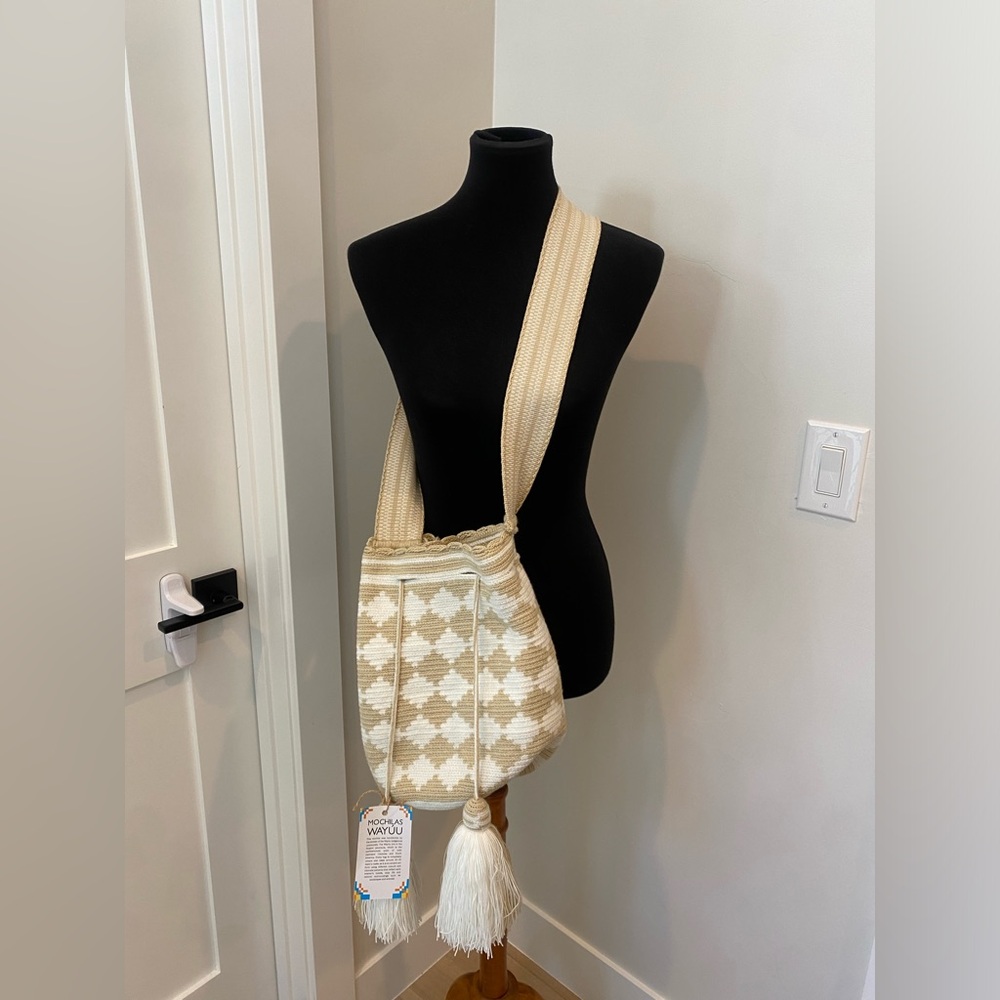 Wayuu Mochilas Beige and White Diamond Pattern Bag